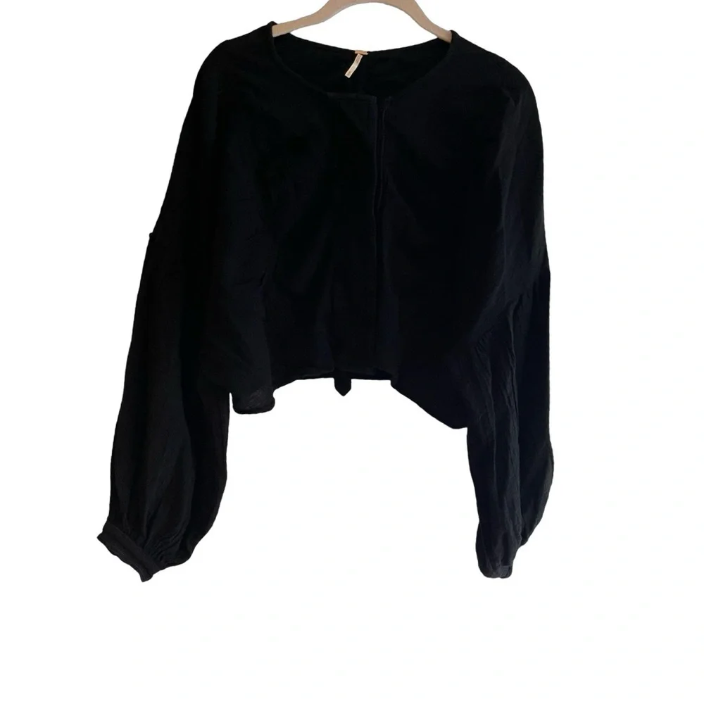 Free People Day Dreaming crop gauzy blouse. Puff shoulder and flowy sleeves Sz S